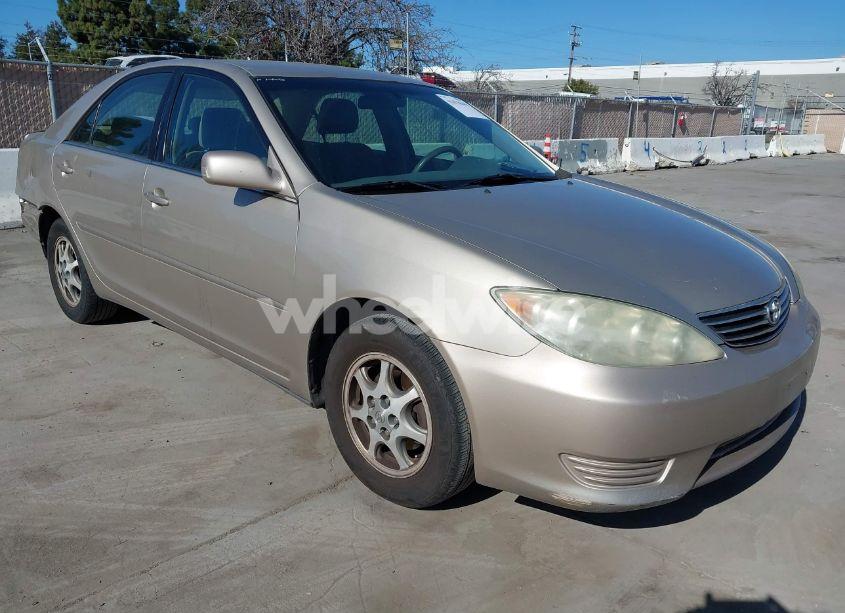 2005 Toyota Camry LE (VIN 4T1BE32K95U065225) main photo