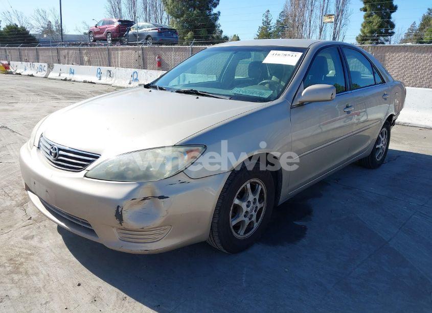 Photo 2 of 2005 Toyota Camry LE (VIN 4T1BE32K95U065225)