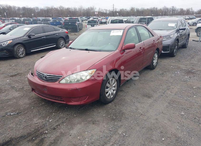 Photo 2 of 2005 Toyota Camry LE/XLE/SE (VIN 4T1BE32K95U101575)