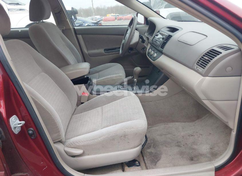 Photo 5 of 2005 Toyota Camry LE/XLE/SE (VIN 4T1BE32K95U101575)
