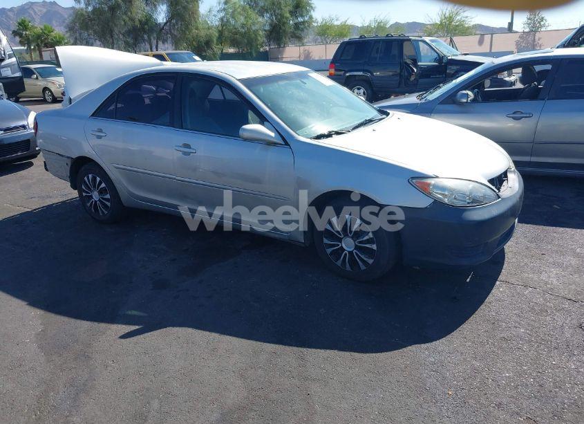 2005 Toyota Camry LE (VIN 4T1BE32K95U419292) main photo