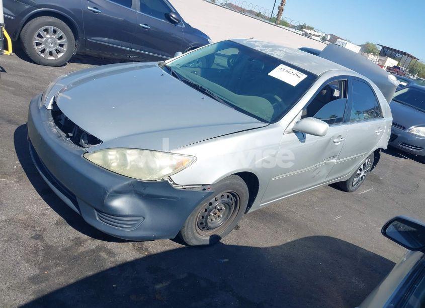 Photo 2 of 2005 Toyota Camry LE (VIN 4T1BE32K95U419292)