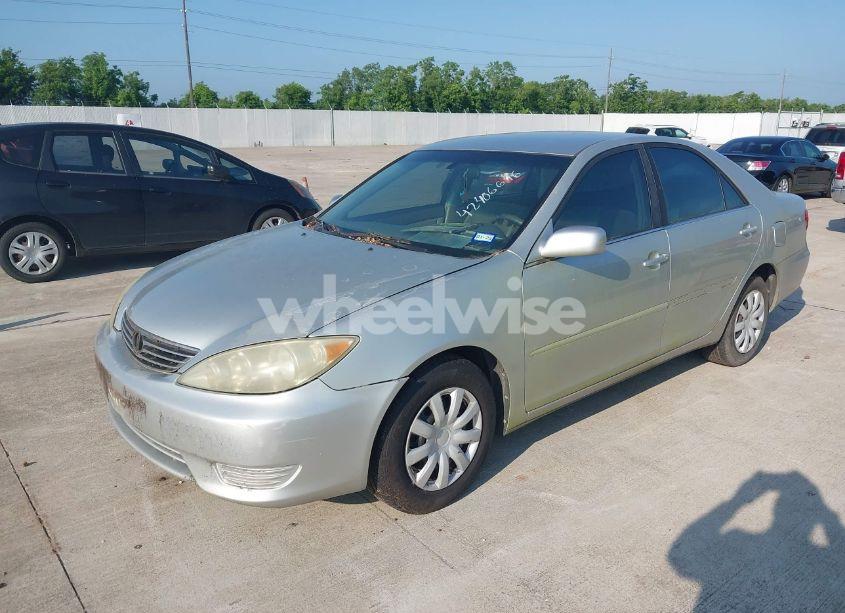 Photo 2 of 2005 Toyota Camry LE (VIN 4T1BE32K95U525869)