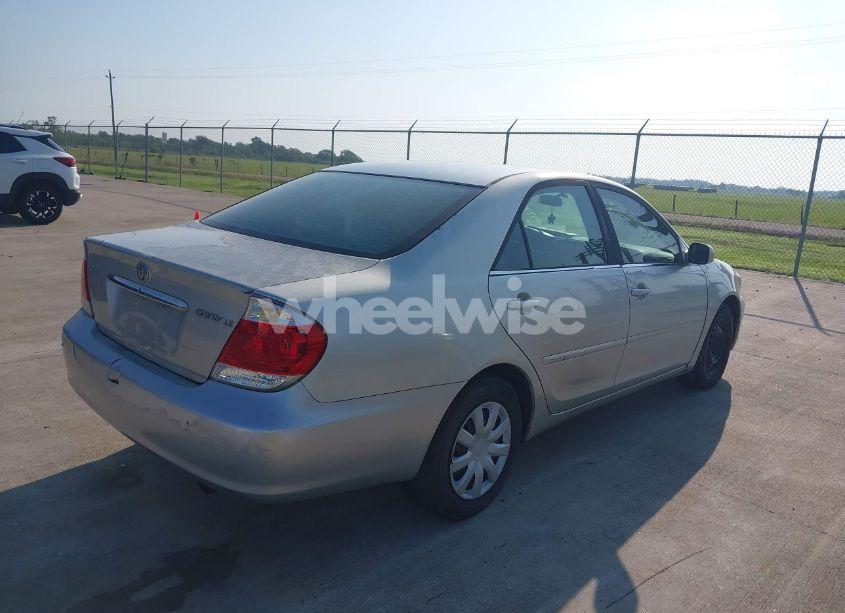 Photo 4 of 2005 Toyota Camry LE (VIN 4T1BE32K95U525869)