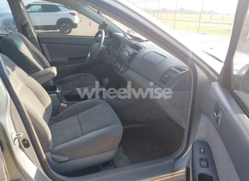 Photo 5 of 2005 Toyota Camry LE (VIN 4T1BE32K95U525869)