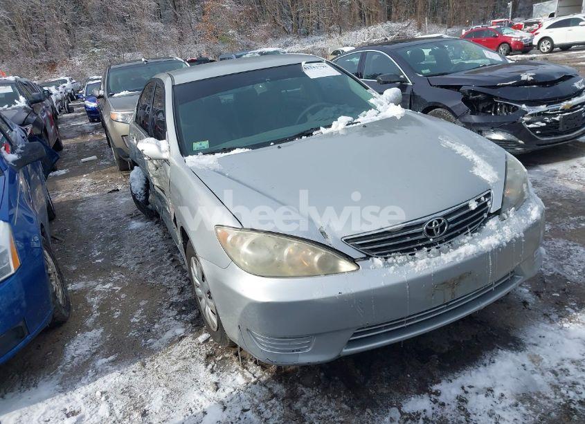 2005 Toyota Camry LE (VIN 4T1BE32K95U532370) main photo