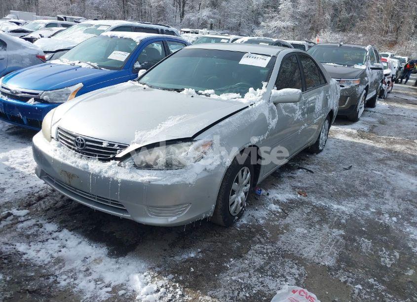 Photo 2 of 2005 Toyota Camry LE (VIN 4T1BE32K95U532370)