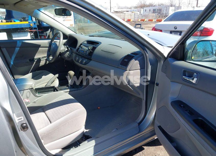 Photo 5 of 2005 Toyota Camry LE (VIN 4T1BE32K95U536077)