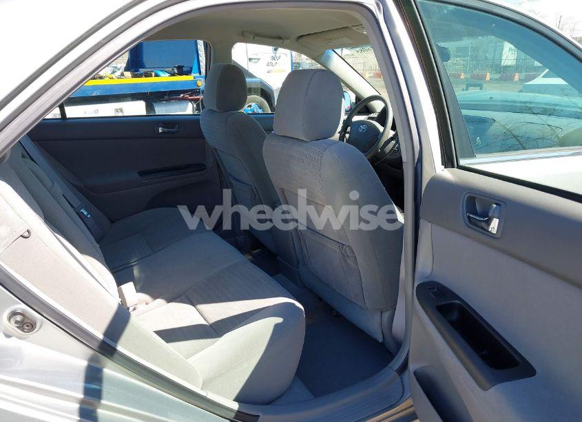 Photo 8 of 2005 Toyota Camry LE (VIN 4T1BE32K95U536077)