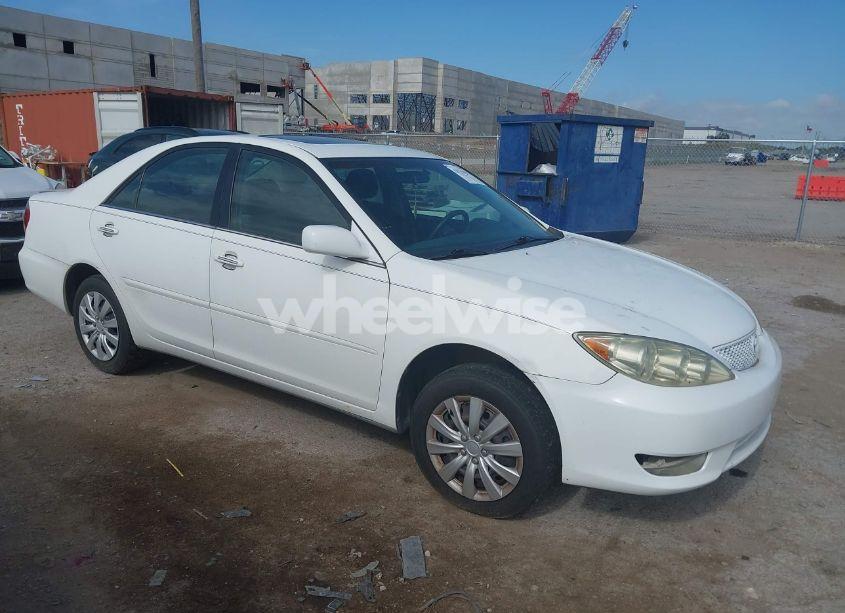 2005 Toyota Camry SE (VIN 4T1BE32K95U538752) main photo