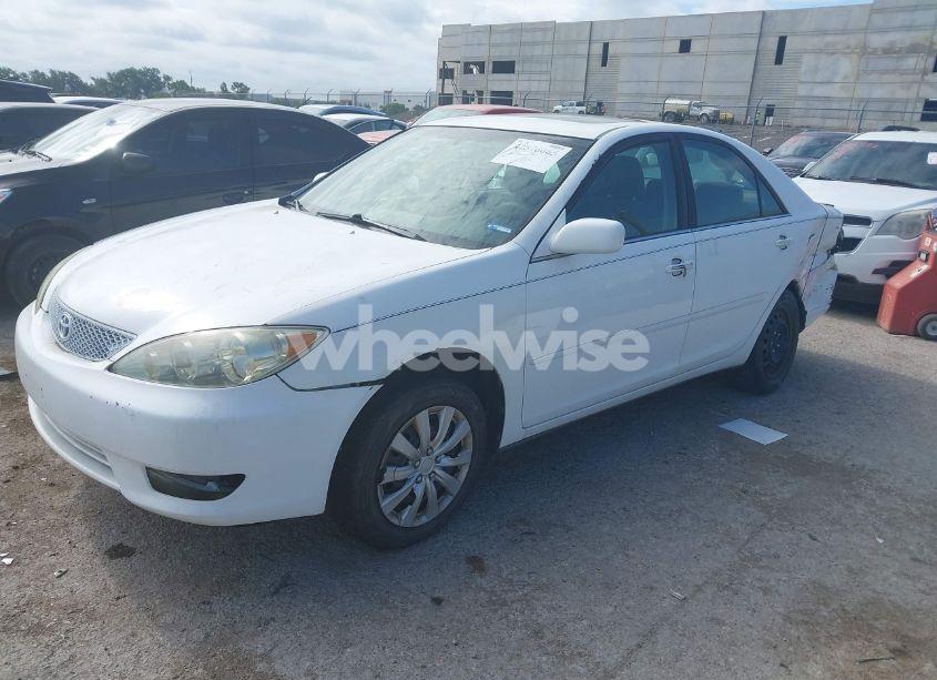Photo 2 of 2005 Toyota Camry SE (VIN 4T1BE32K95U538752)