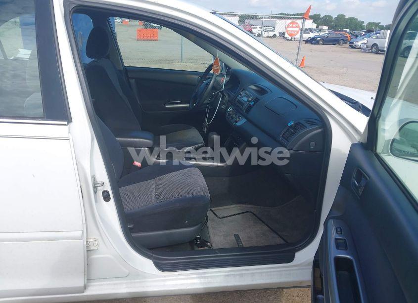 Photo 5 of 2005 Toyota Camry SE (VIN 4T1BE32K95U538752)