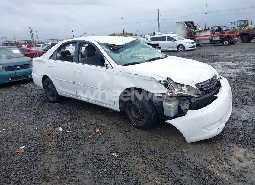 2005 Toyota Camry LE (VIN 4T1BE32K95U553445) main photo