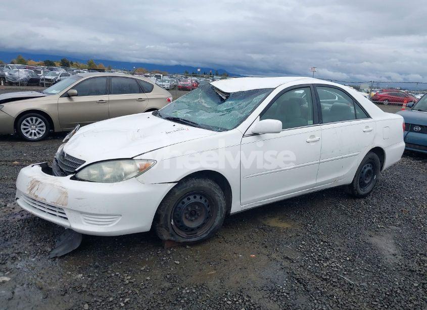 Photo 2 of 2005 Toyota Camry LE (VIN 4T1BE32K95U553445)