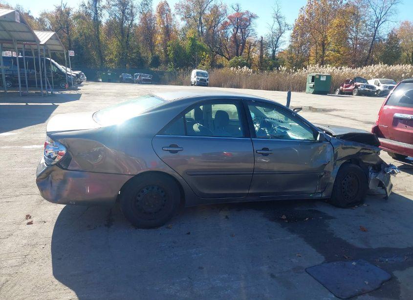 Photo 13 of 2005 Toyota Camry STD (VIN 4T1BE32K95U555082)