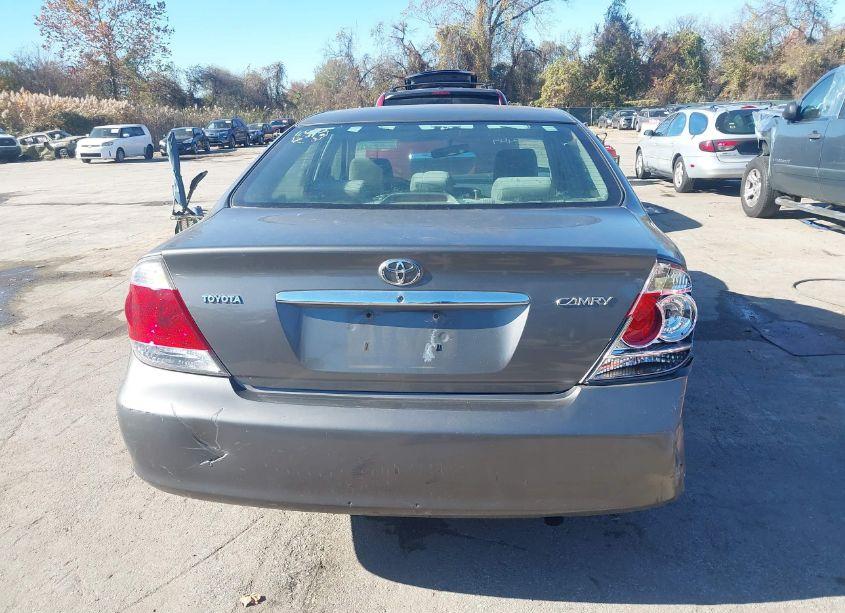 Photo 16 of 2005 Toyota Camry STD (VIN 4T1BE32K95U555082)