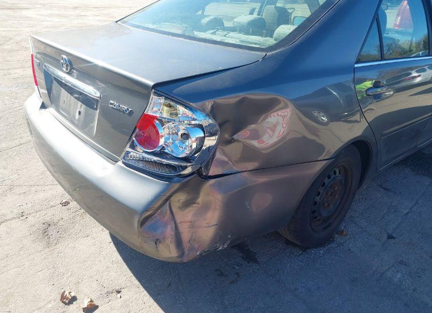 Photo 19 of 2005 Toyota Camry STD (VIN 4T1BE32K95U555082)