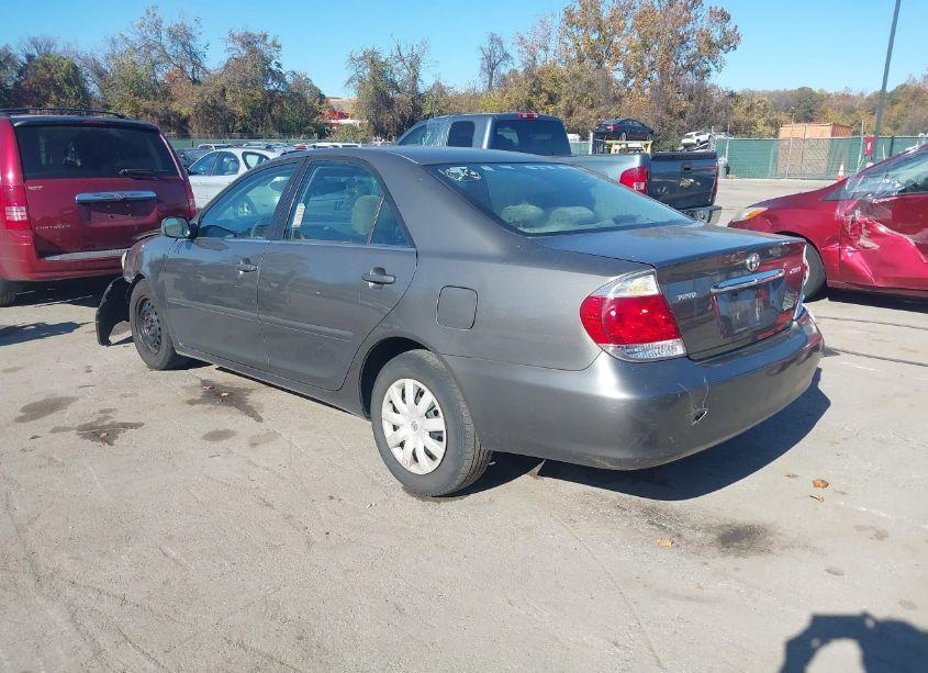 Photo 3 of 2005 Toyota Camry STD (VIN 4T1BE32K95U555082)