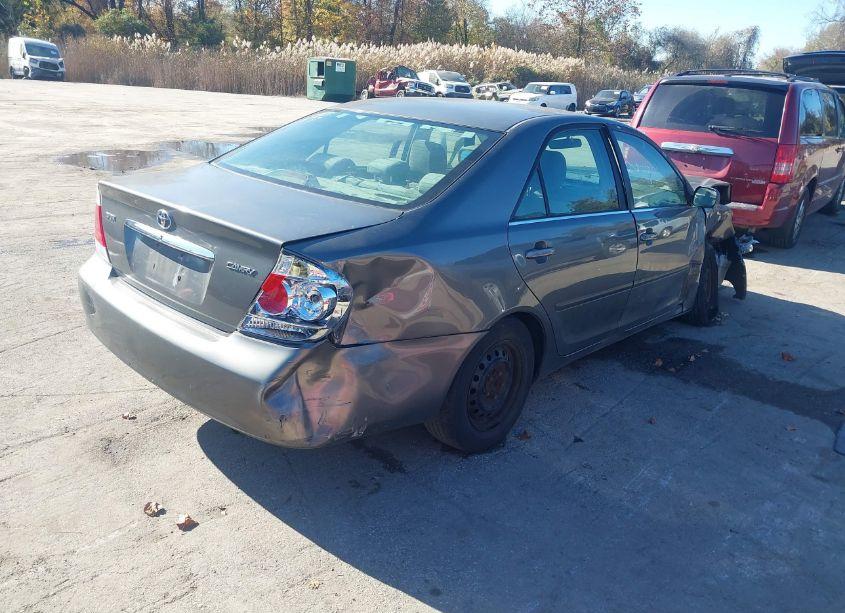 Photo 4 of 2005 Toyota Camry STD (VIN 4T1BE32K95U555082)
