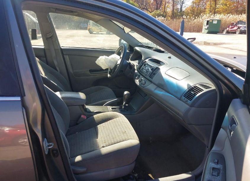 Photo 5 of 2005 Toyota Camry STD (VIN 4T1BE32K95U555082)