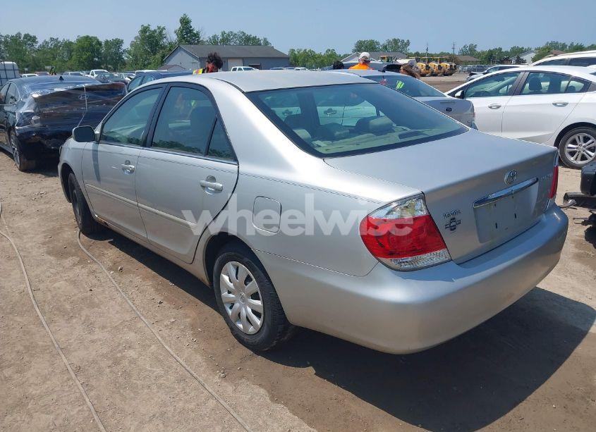 Photo 3 of 2005 Toyota Camry LE (VIN 4T1BE32K95U563280)