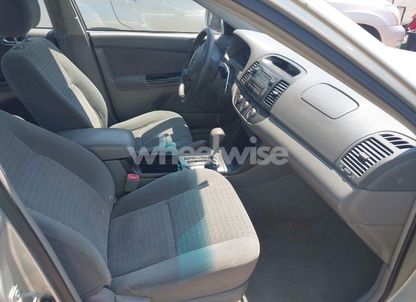 Photo 5 of 2005 Toyota Camry LE (VIN 4T1BE32K95U563280)