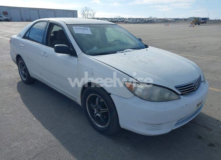 2005 Toyota Camry LE (VIN 4T1BE32K95U609058) main photo