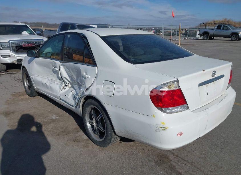 Photo 3 of 2005 Toyota Camry LE (VIN 4T1BE32K95U609058)