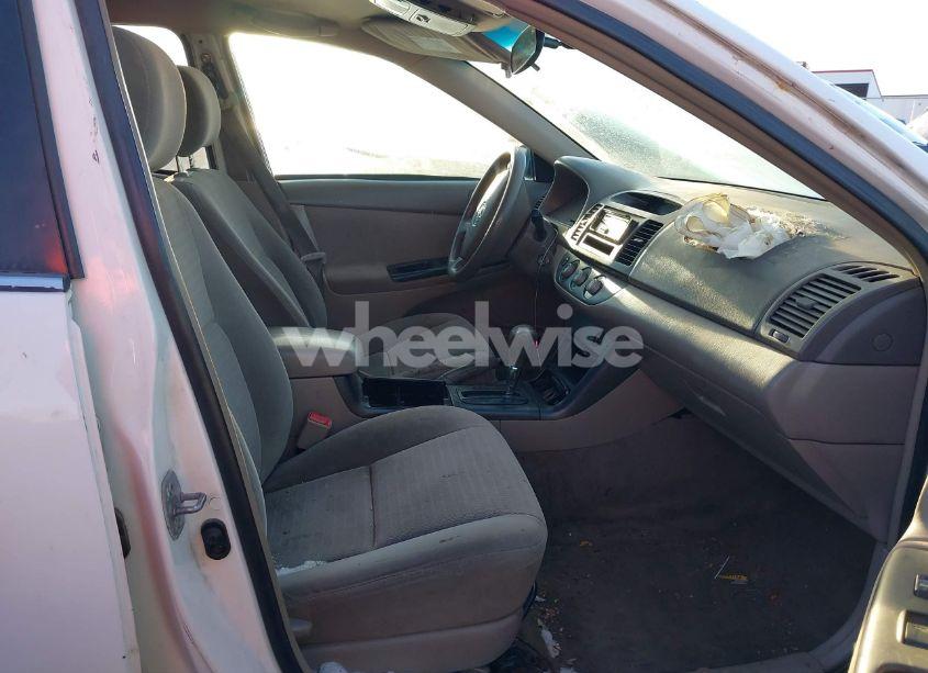 Photo 5 of 2005 Toyota Camry LE (VIN 4T1BE32K95U609058)
