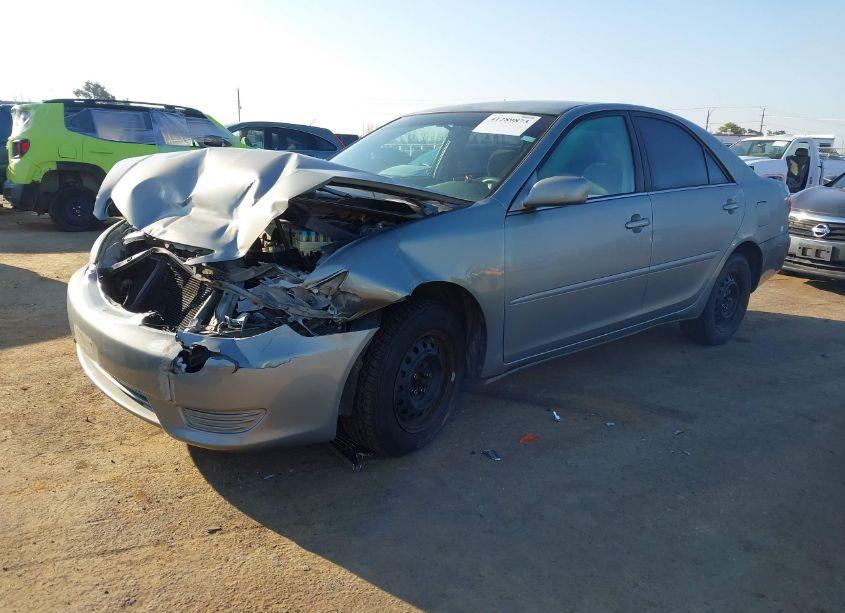 Photo 2 of 2005 Toyota Camry LE (VIN 4T1BE32K95U621212)