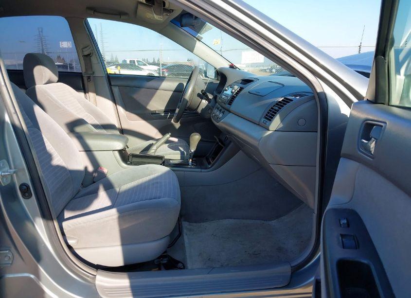 Photo 5 of 2005 Toyota Camry LE (VIN 4T1BE32K95U621212)