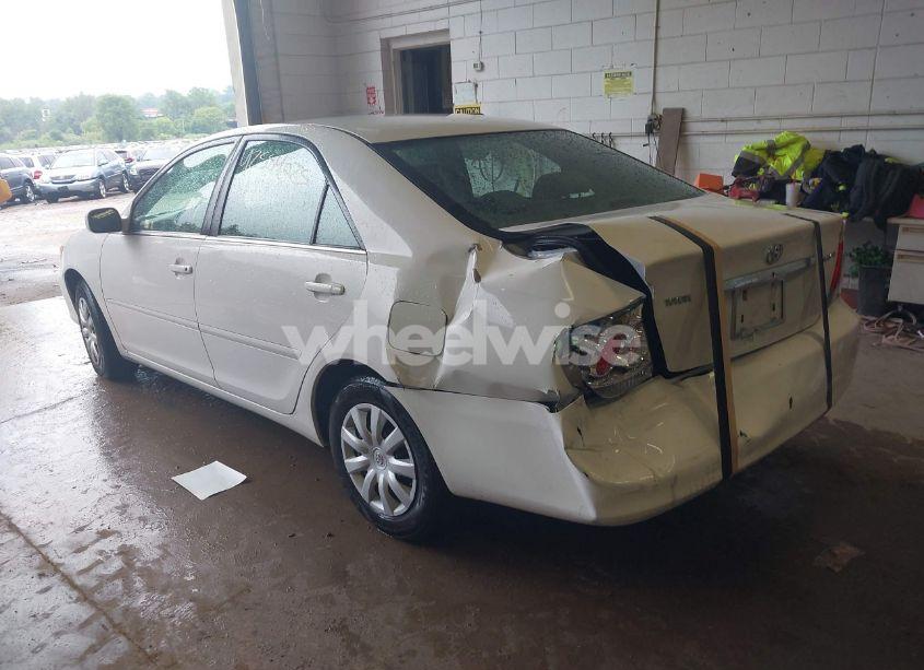 Photo 3 of 2005 Toyota Camry LE (VIN 4T1BE32K95U633618)