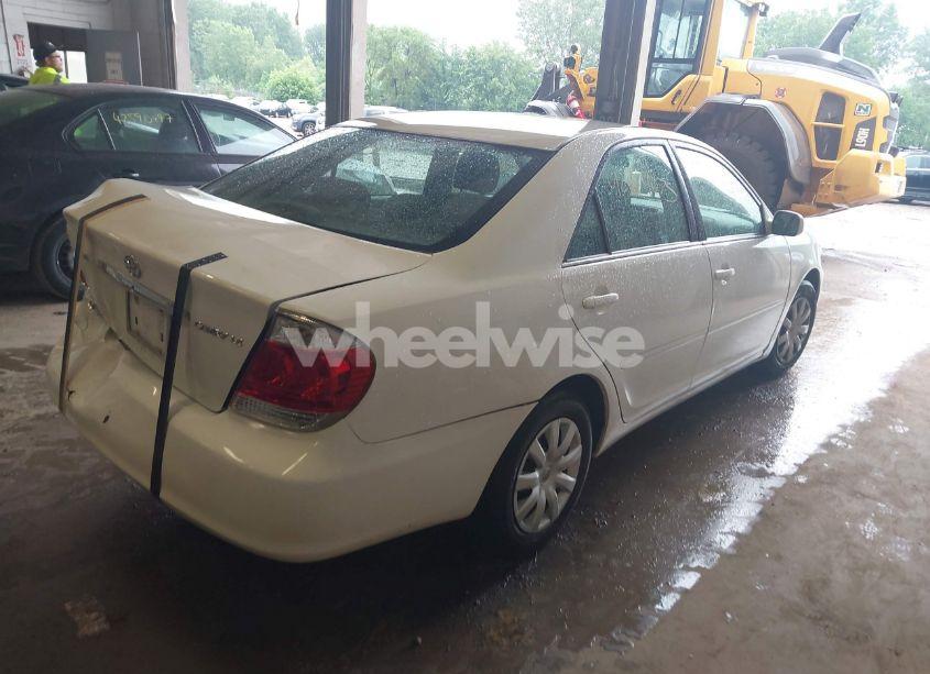 Photo 4 of 2005 Toyota Camry LE (VIN 4T1BE32K95U633618)