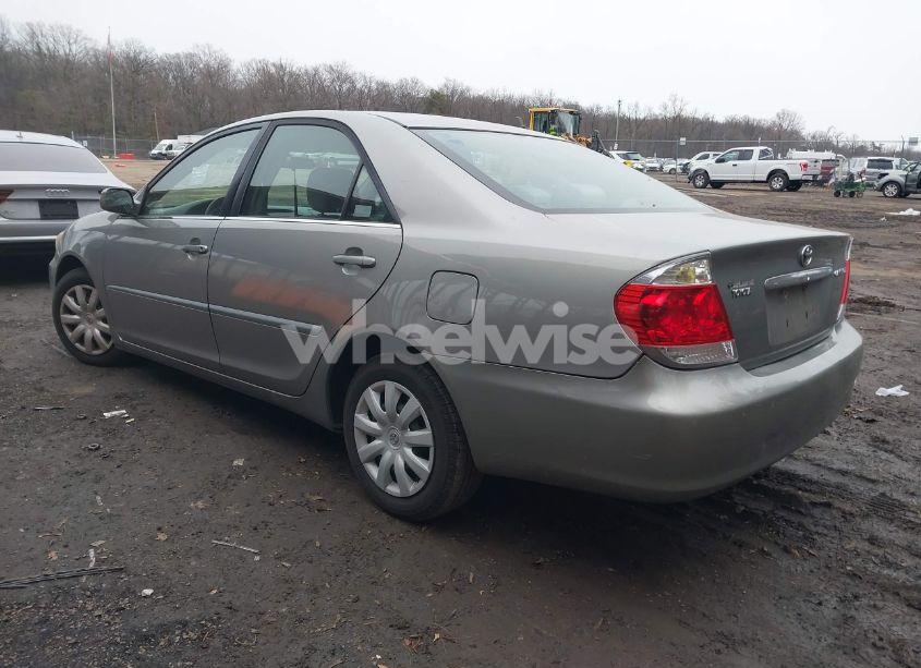 Photo 3 of 2005 Toyota Camry LE (VIN 4T1BE32K95U952355)