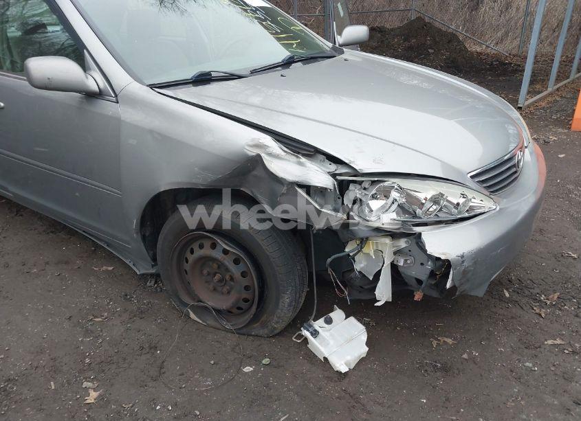 Photo 6 of 2005 Toyota Camry LE (VIN 4T1BE32K95U952355)
