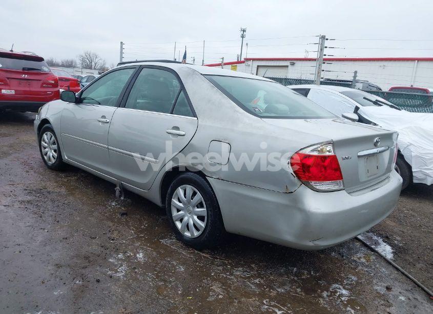 Photo 3 of 2005 Toyota Camry STD (VIN 4T1BE32K95U969317)