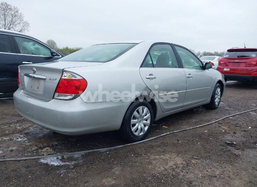 Photo 4 of 2005 Toyota Camry STD (VIN 4T1BE32K95U969317)