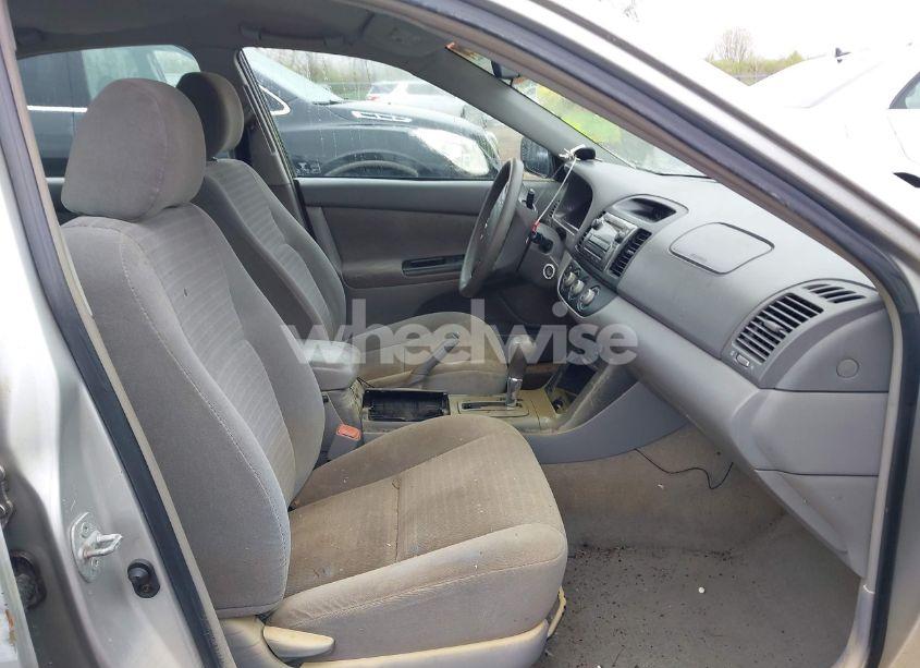 Photo 5 of 2005 Toyota Camry STD (VIN 4T1BE32K95U969317)