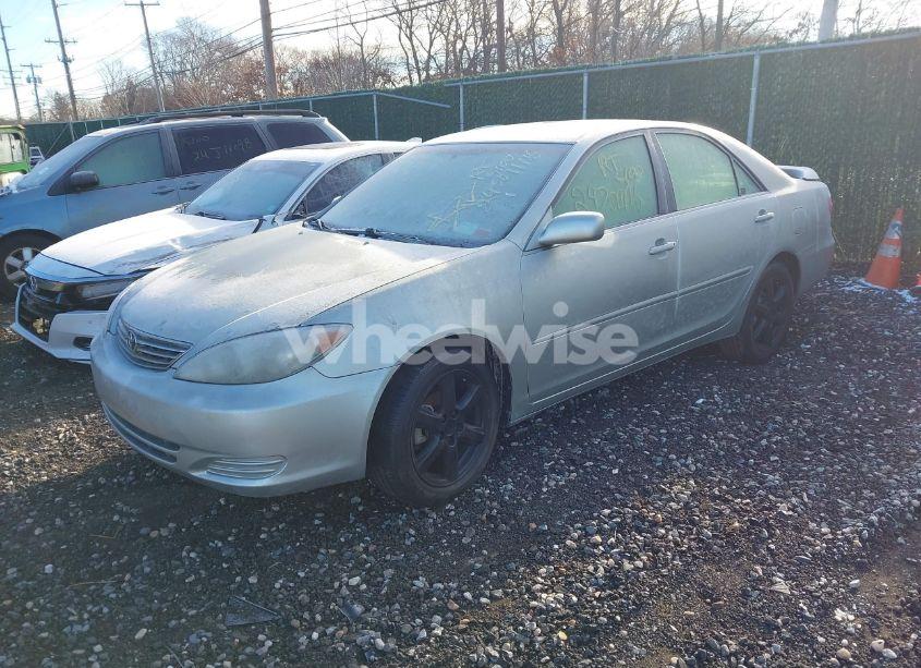 Photo 2 of 2005 Toyota Camry STD (VIN 4T1BE32K95U978017)