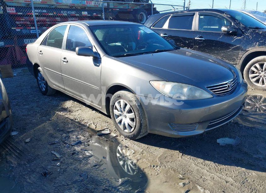 2005 Toyota Camry LE (VIN 4T1BE32K95U980351) main photo