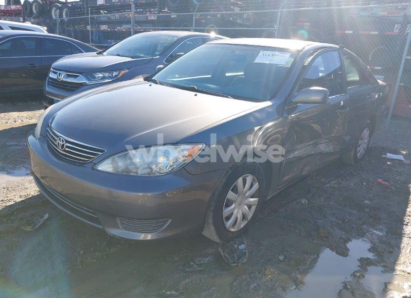 Photo 2 of 2005 Toyota Camry LE (VIN 4T1BE32K95U980351)