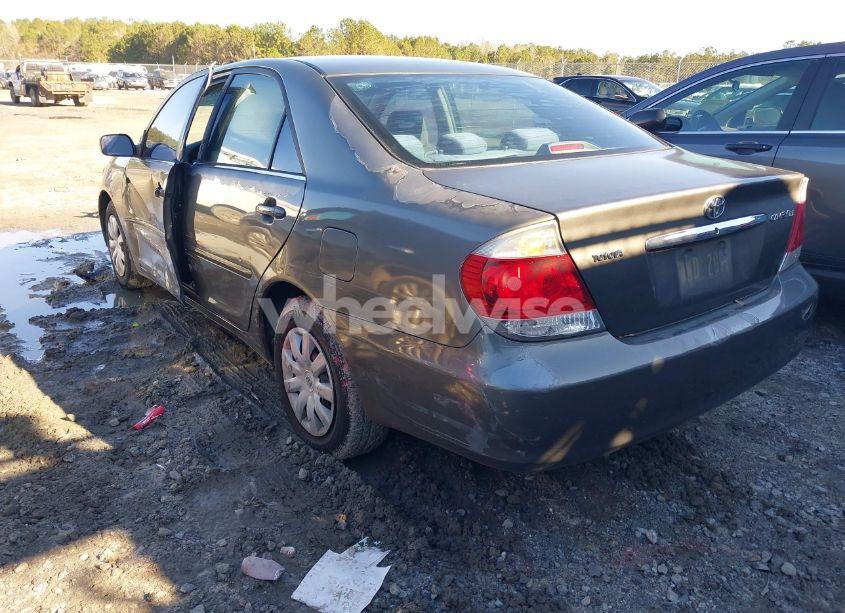 Photo 3 of 2005 Toyota Camry LE (VIN 4T1BE32K95U980351)