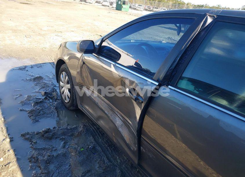 Photo 6 of 2005 Toyota Camry LE (VIN 4T1BE32K95U980351)