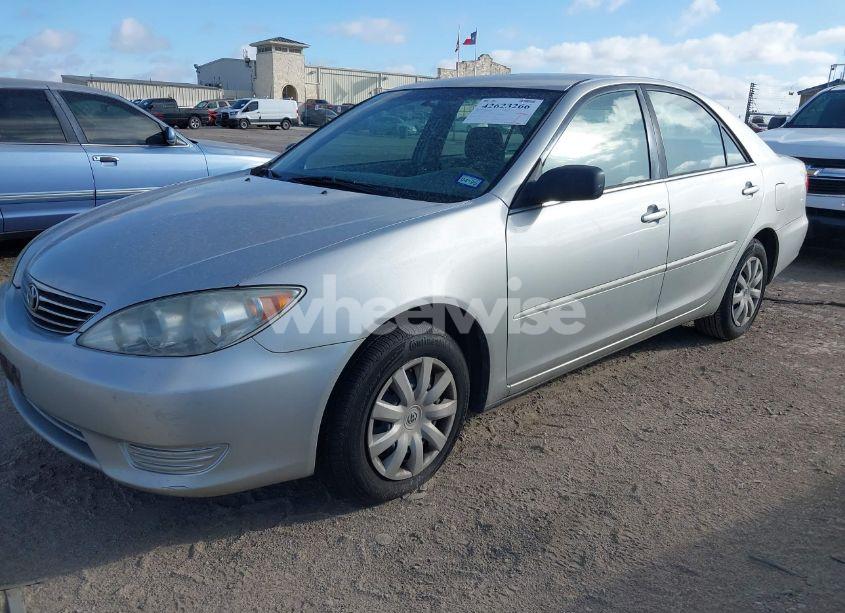 Photo 2 of 2005 Toyota Camry STD (VIN 4T1BE32K95U988174)