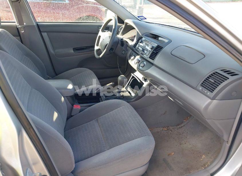 Photo 5 of 2005 Toyota Camry STD (VIN 4T1BE32K95U988174)