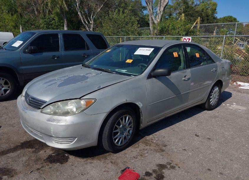 Photo 2 of 2006 Toyota Camry STD (VIN 4T1BE32K96U104722)