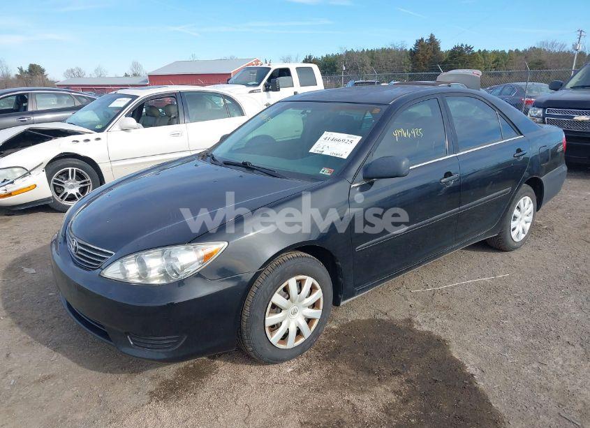 Photo 2 of 2006 Toyota Camry STD (VIN 4T1BE32K96U740010)