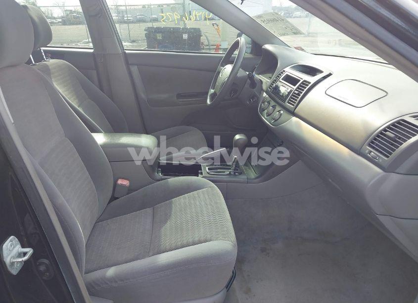 Photo 5 of 2006 Toyota Camry STD (VIN 4T1BE32K96U740010)