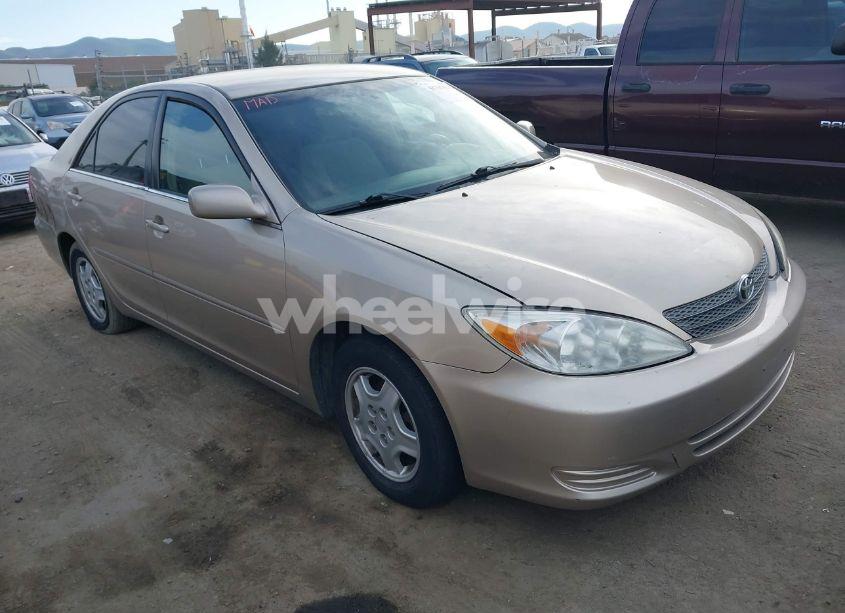 2002 Toyota Camry LE (VIN 4T1BE32KX2U023271) main photo