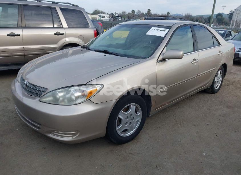 Photo 2 of 2002 Toyota Camry LE (VIN 4T1BE32KX2U023271)